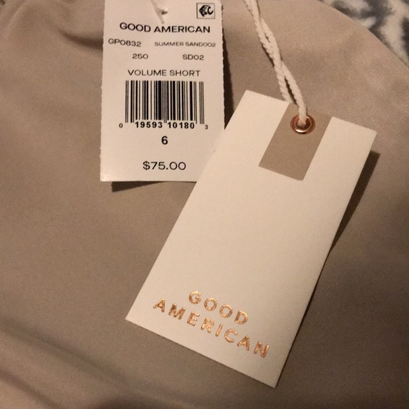 Good American Volume Shorts - Picture 6 of 11